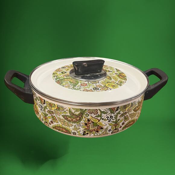 Vintage 70’s Enameled Cast Iron Covered Pot/ Baking 9" Diameter Granny Cottage - Picture 2 of 14